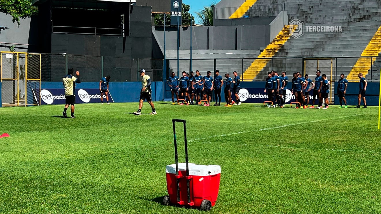 Clube do Remo e Floresta fazem jogo dos desesperados