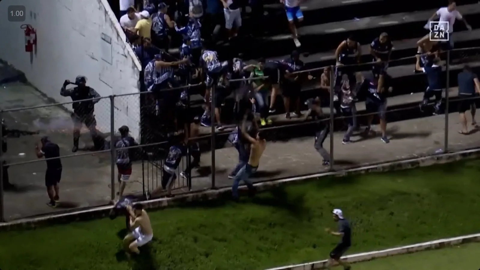 Torcidas brigam em ABC e Remo depois de “furto” de bandeira