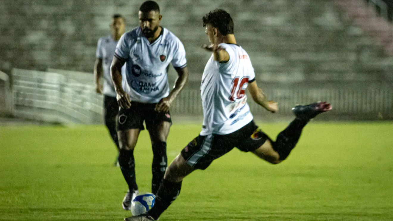 Botafogo vira para cima do São José e é vice-líder