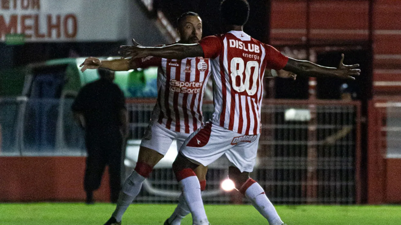 Náutico Figueirense Bruno Mezenga Paulo Sérgio