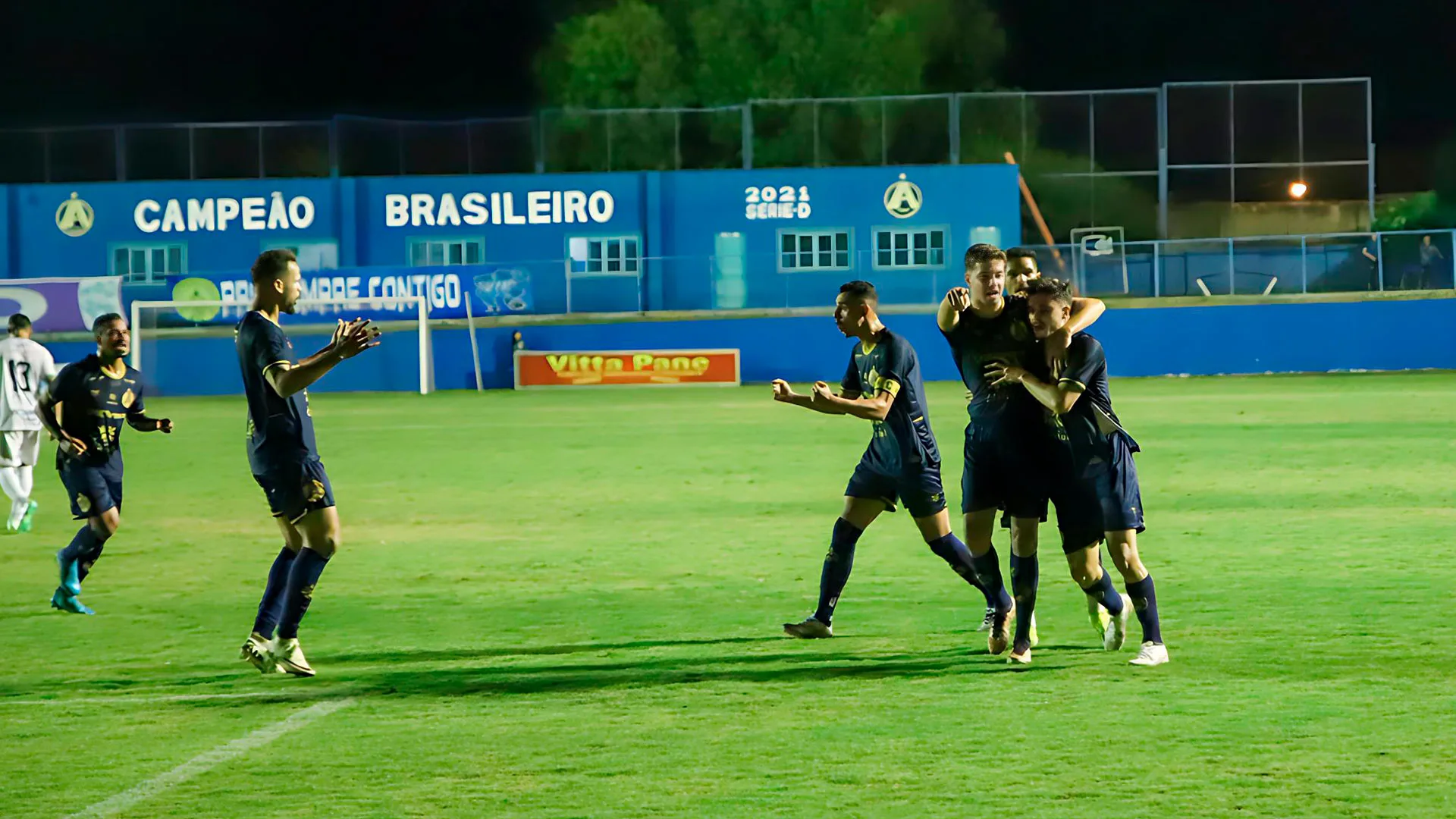 Aparecidense busca empate contra Floresta e escapa da degola