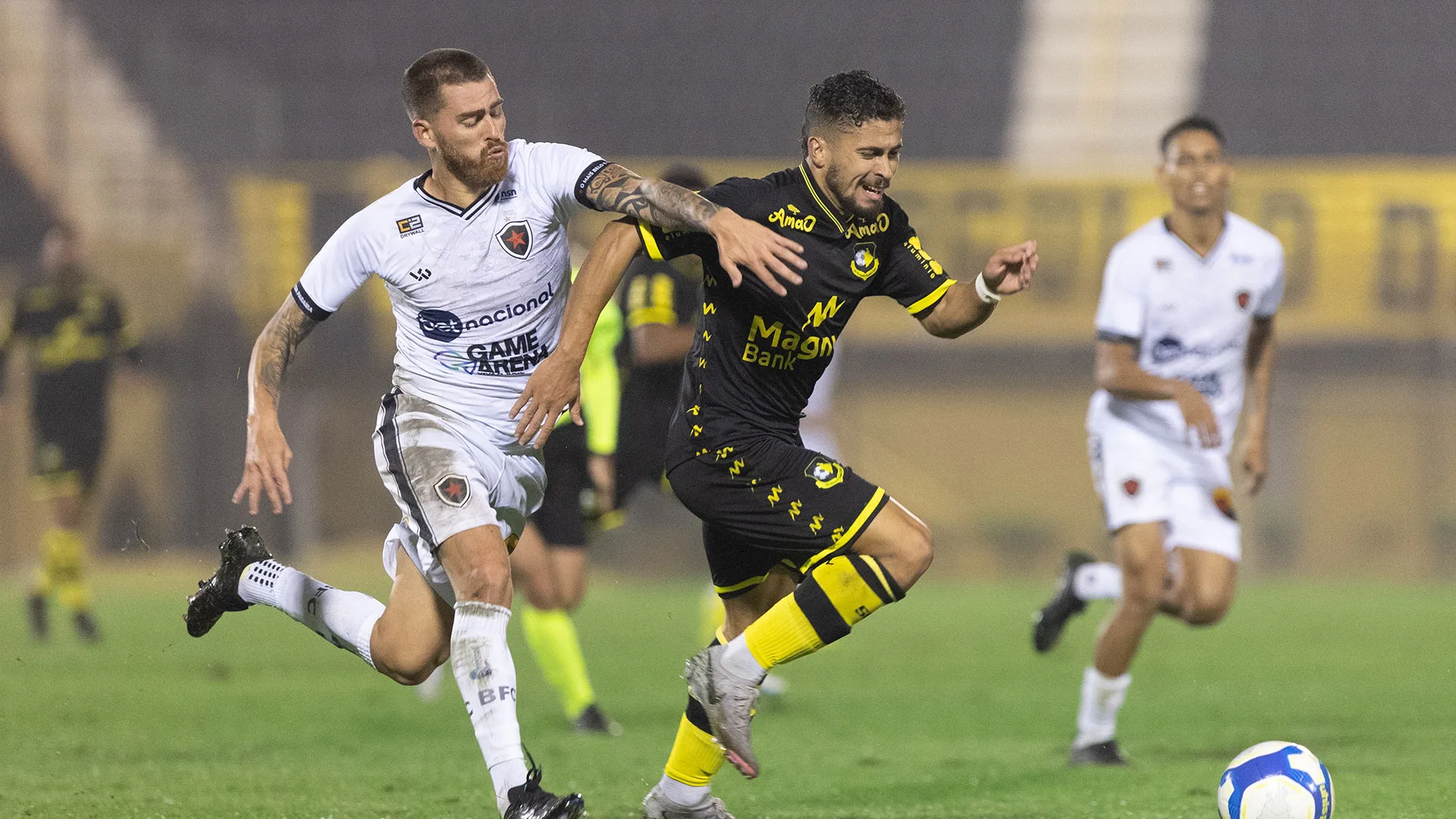 São Bernardo vence Botafogo-PB encosta na ponta